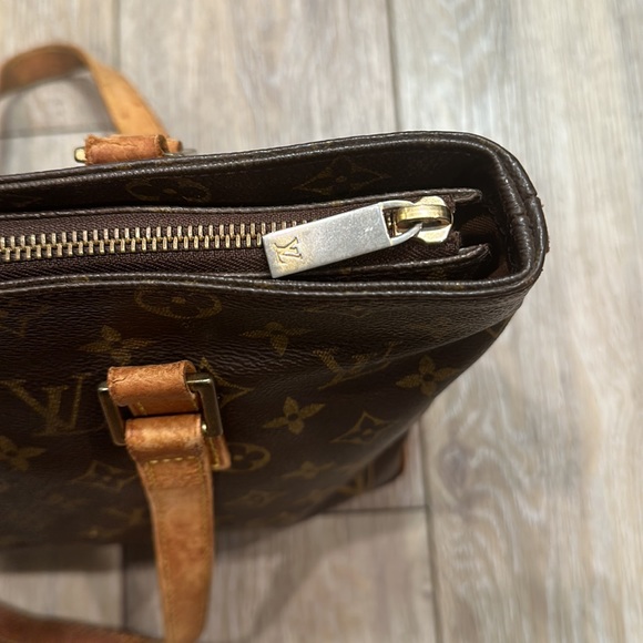 Authentic Vintage LV bag comes with duster. Great for Valentine’s - Picture 2 of 7